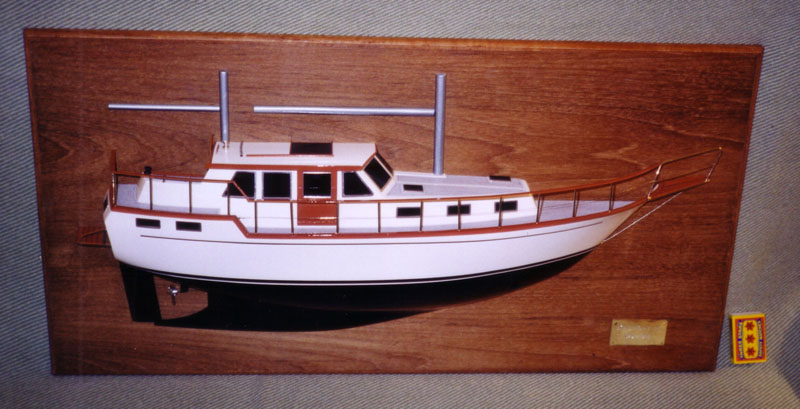 Halvmodell av Nauticat 36